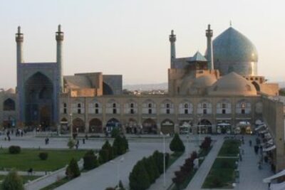Glimmering Palaces and Giant Squares of Esfahan