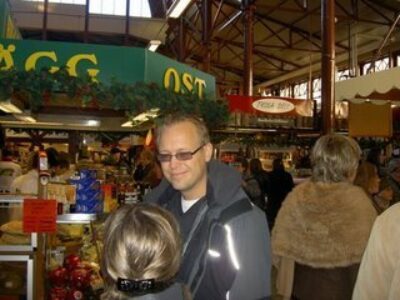 Lunch with Bo at the Busy Downtown Market
