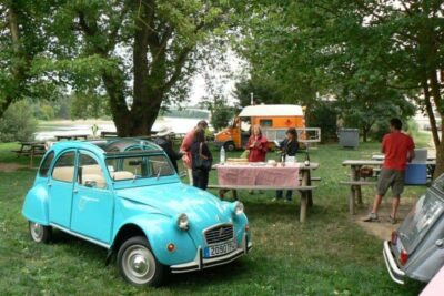 Citroen DC next to the Garonne River.