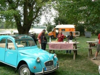 Citroen DC next to the Garonne River.