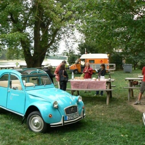Citroen DC next to the Garonne River.