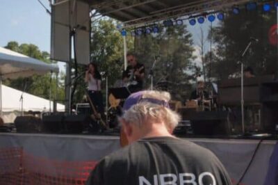 Syd Straw and Chris Collingwood choose an NRBQ song much to the delight of my friend Dave Sokol in front of me.