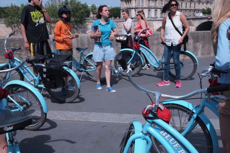 We took our 15 km tour of the city along the Seine with Blue Bike Tours, and these are the bikes they use. Easy to avoid getting lost since both the bike and guide are all in blue.