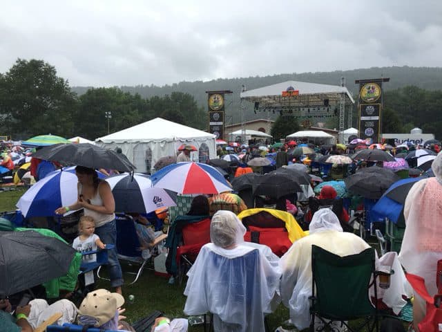 The rain came in big spurts, but most of the crowd came prepared with Sport 'Brellas and raincoats, so everyone still had fun. 