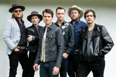 Old Crow Medicine Show, from left: CHANCE MCCOY Guitar, Fiddle, Banjo, Vocals KEVIN HAYES Guitjo, Vocals KETCH SECOR Fiddle, Harmonica, Banjo, Vocals MORGAN JAHNIG Upright Bass CRITTER FUQUA Slide Guitar, Banjo, Guitar, Vocals CORY YOUNTS Mandolin, Keyboards,Drums, Vocals