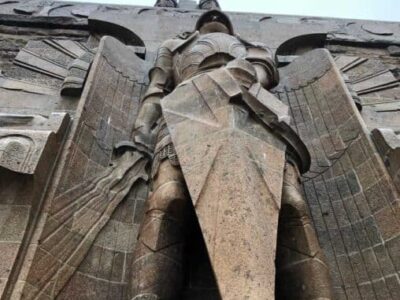 The huge monument contains an eerie in side circular area with excellent acoustics, and concerts are held there.